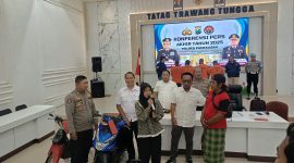 Kasat Reskrim AKP Doni Setiawan Pimpin Langsung Pengembalian Barang Bukti Hasil Curanmor kepada pemiliknya 