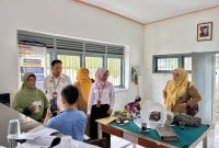 Ketua Tim Provinsi Jawa Timur SDM PKH Hanafi Saat Monitoring Langsung Penyaluran BLTS