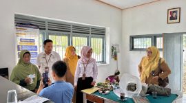 Ketua Tim Provinsi Jawa Timur SDM PKH Hanafi Saat Monitoring Langsung Penyaluran BLTS