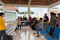 INTERAKTIF: Penyuluhan pertanian yang diselenggarakan oleh KKN UNIJA di Tambak Sari.
