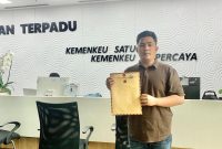 Aktivis Dear Jatim saat melayangkan pengaduan resmi ke Kementerian Keuangan RI pada Rabu, 9 Januari 2026.