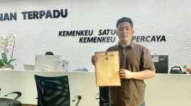 Aktivis Dear Jatim saat melayangkan pengaduan resmi ke Kementerian Keuangan RI pada Rabu, 9 Januari 2026.