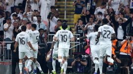 Para pemain Real Madrid melakukan selebrasi usai Federico Valverde mencetak gol.
