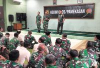 Dandim 0826 Pamekasan saat memberikan arahan kepada Prajurit TNI