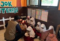 Mahasiswa KKN Unija mendirikan pojok literasi di SDN 1 Sogian.