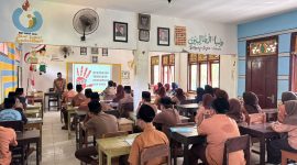 Suasana sosialisasi pencegahan kekerasan seksual di MA Dliyaut Tholibin, Desa Sogian yang diselenggarakan KKN UNIJA. (Foto: Doc. Fairus/Timesin).