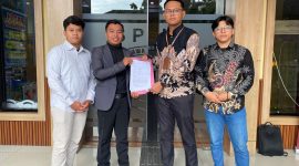 Didampingi kuasa hukumnya GPMN Jatim melaporkan Pandji Pragiwaksono ke APH atas tuduhan penistaan agama.