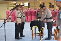 Kapolres Sumenep AKBP Anang Hardianto, S.I.K. saat melaksanakan Serah terima jabatan (sertijab) rotasi sejumlah pejabat di lingkup Polres Sumenep.
