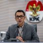 Juru bicara KPK Budi Prasetyo dalam jumpa pers di Jakarta.