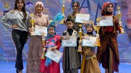 Brand hijab lokal Rifa’s Scarf, menorehkan prestasi membanggakan lewat penampilan Angelina Prahara.